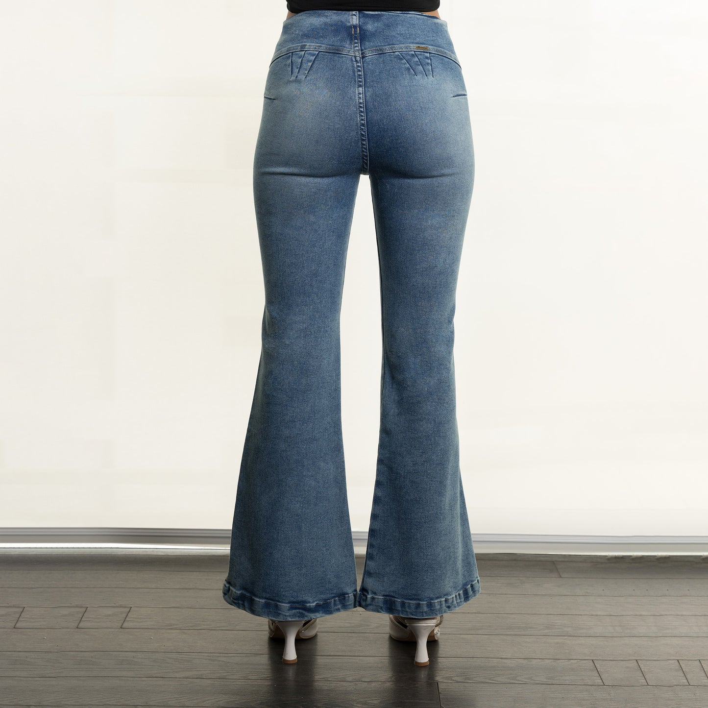 Pantalón denim flare DUBAI
