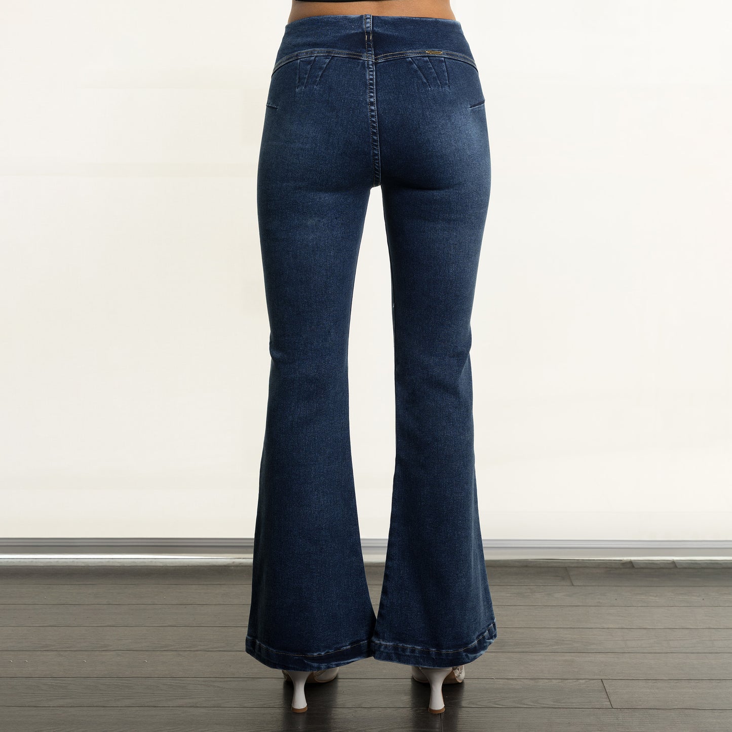 Pantalón denim flare DUBAI